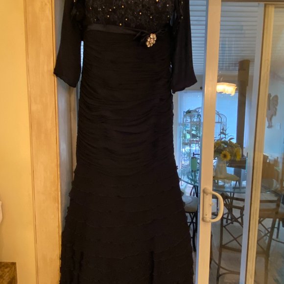 Mother of the Bride: Navy Gown - Picture 5 of 7